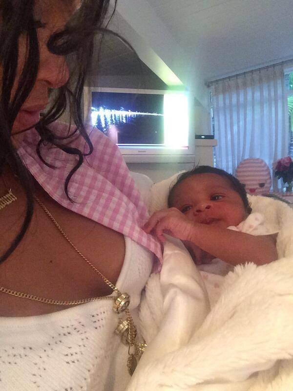 Rihanna-Auntie-2