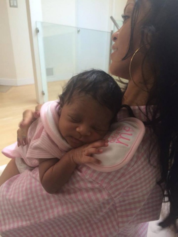 Rihanna-Auntie-3